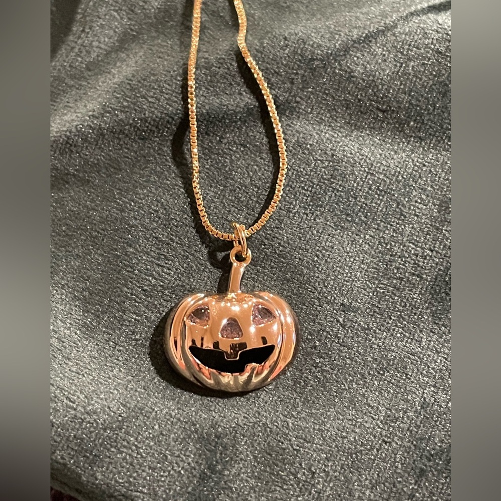 Jack o lantern necklace